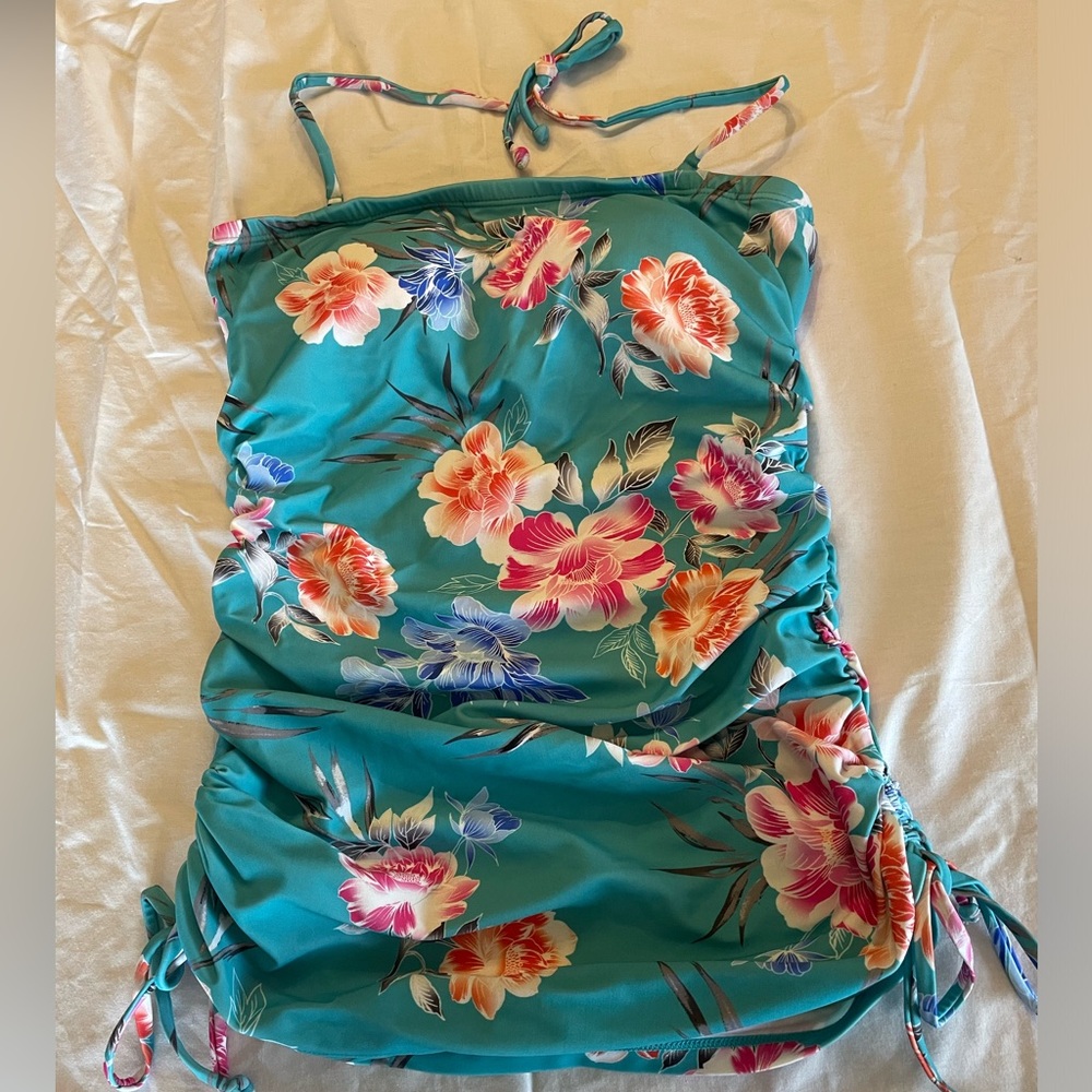 Hapari swimsuit top size 8-10, med